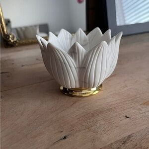 Bath & Body Works White Floral Candle Holder